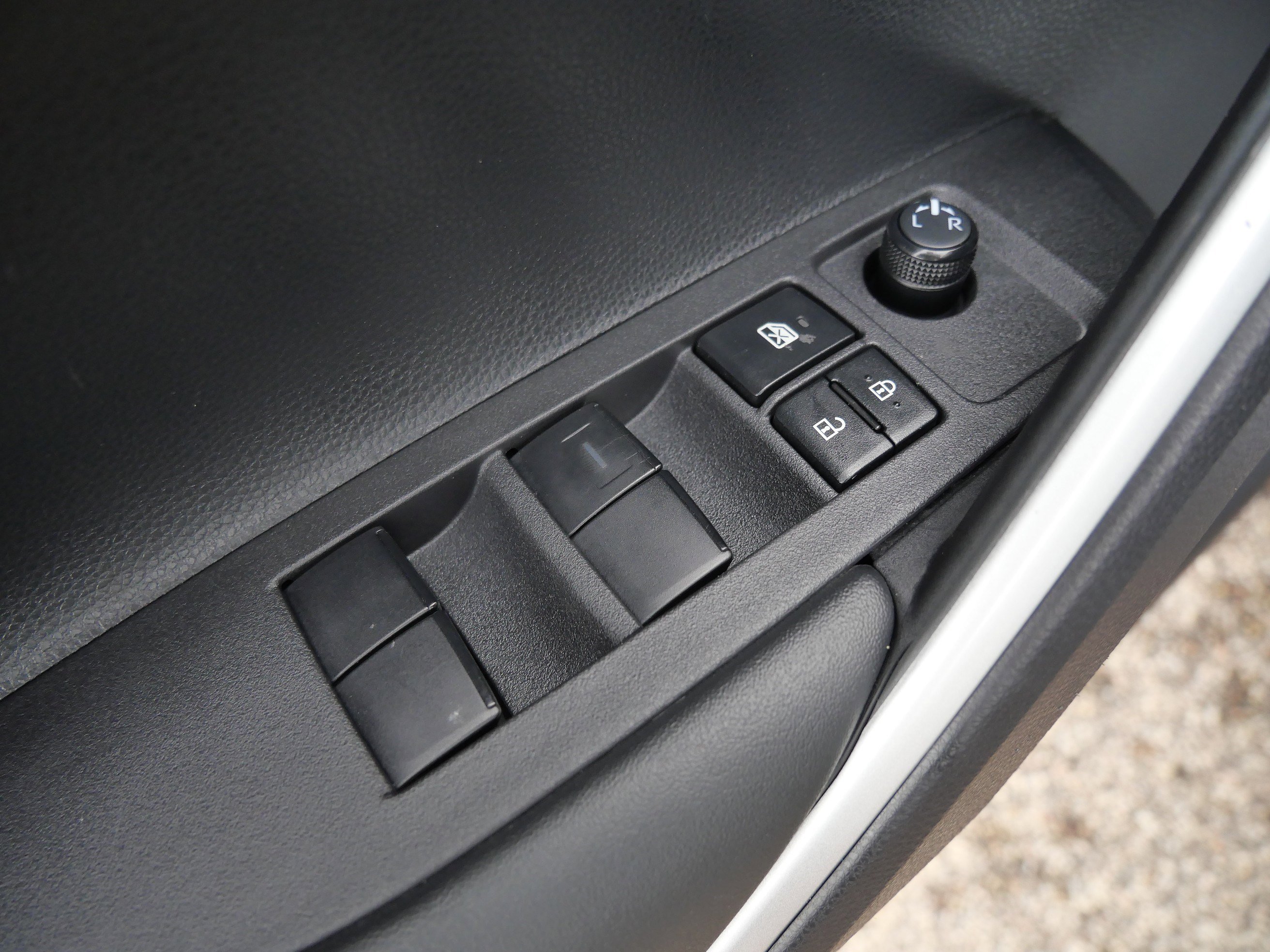 2024 Toyota Corolla Cross Hybrid S photo 18