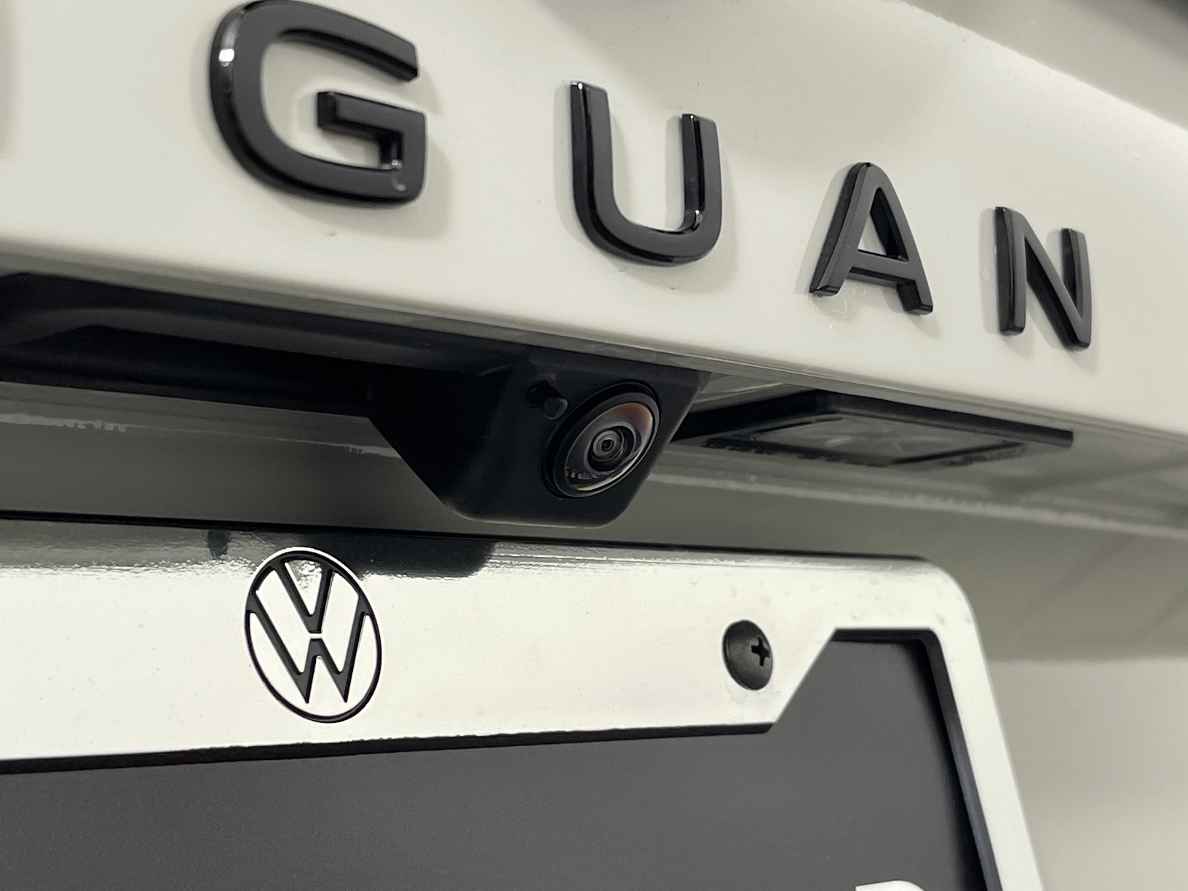 2025 Volkswagen Tiguan SE R-Line Black photo 2