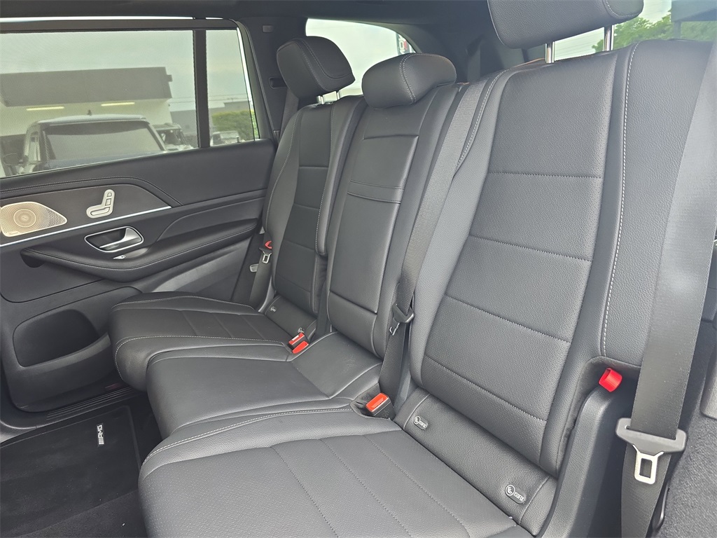 2025 Mercedes Benz GLS 450 4MATIC photo 11