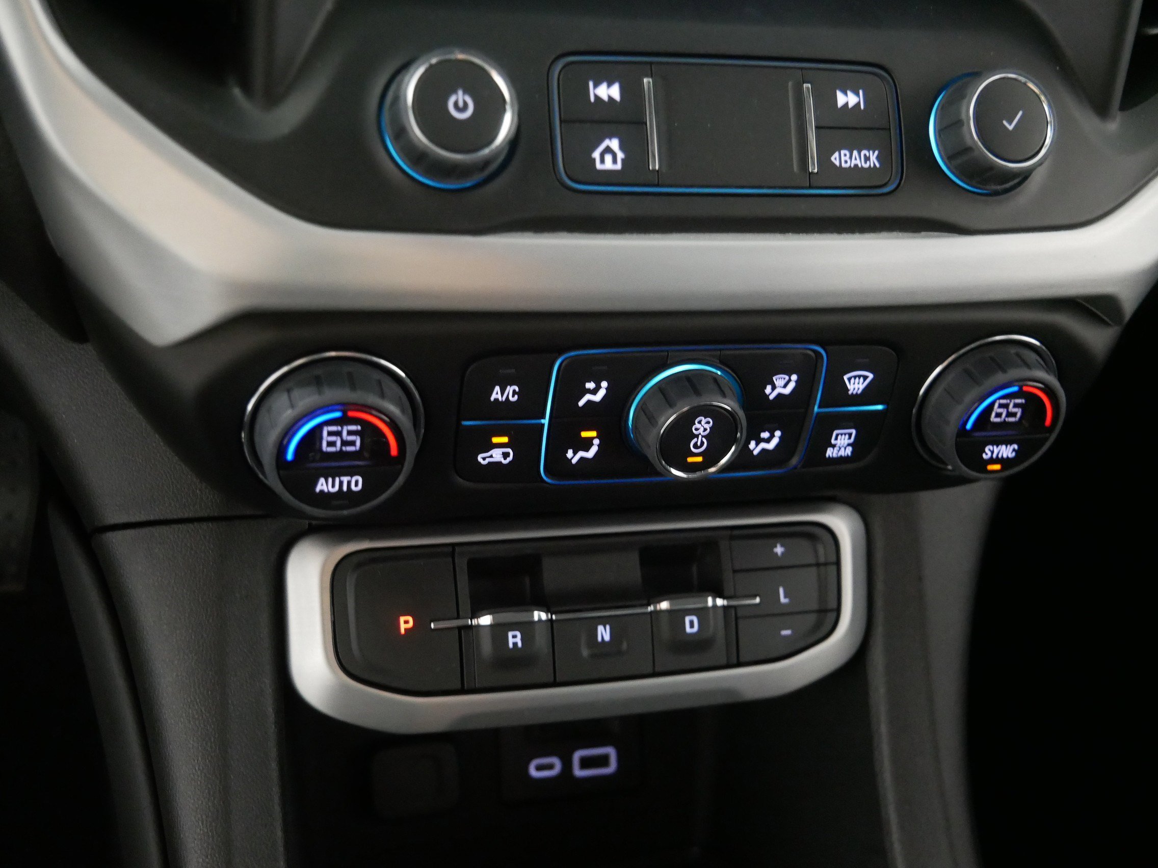 2023 Gmc Acadia SLT photo 22