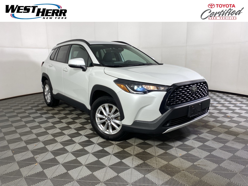 2023 Toyota Corolla Cross LE's photo