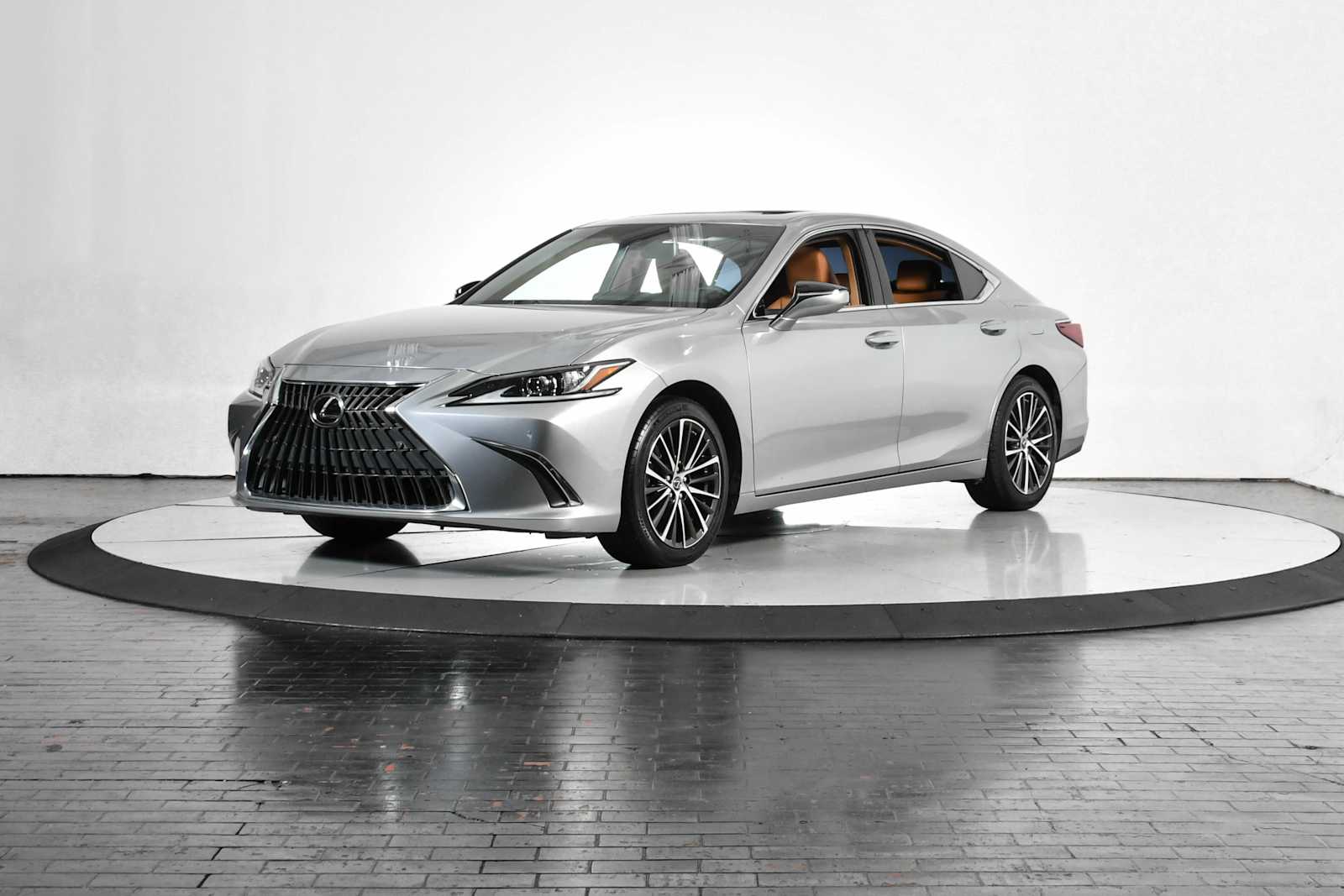 2022 Lexus ES 350's photo