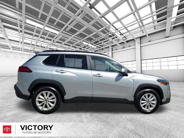2024 Toyota Corolla Cross LE photo 2