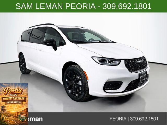 2026 Chrysler Pacifica Limited's photo