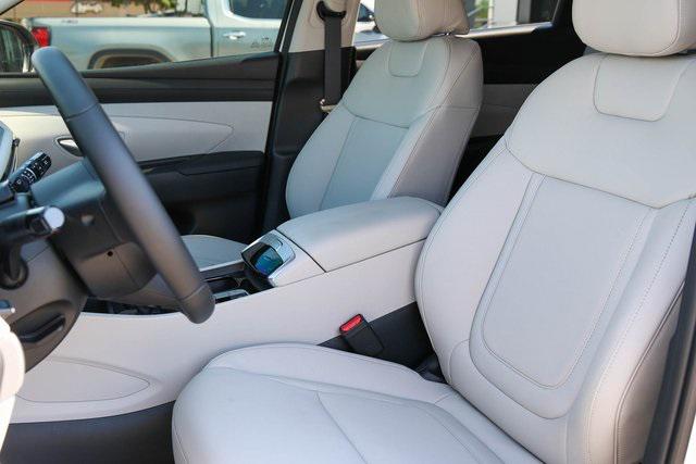 New 2025 White Hyundai SEL Convenience FWD image 9