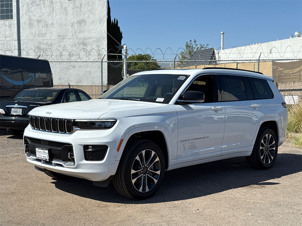 2025 Jeep Grand Cherokee Overland photo 4