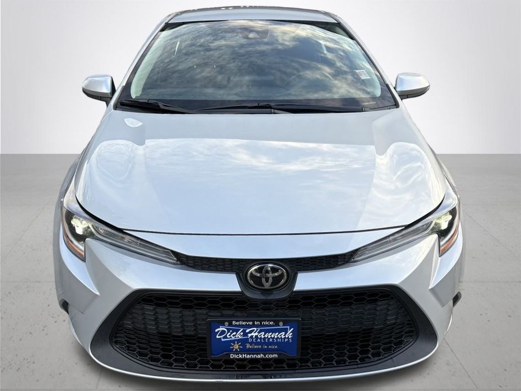 2022 Toyota Corolla LE photo 3