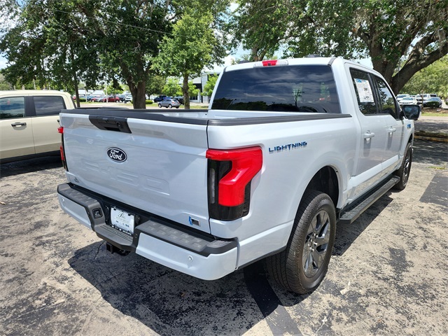 2025 Ford F-150 Lightning photo 3