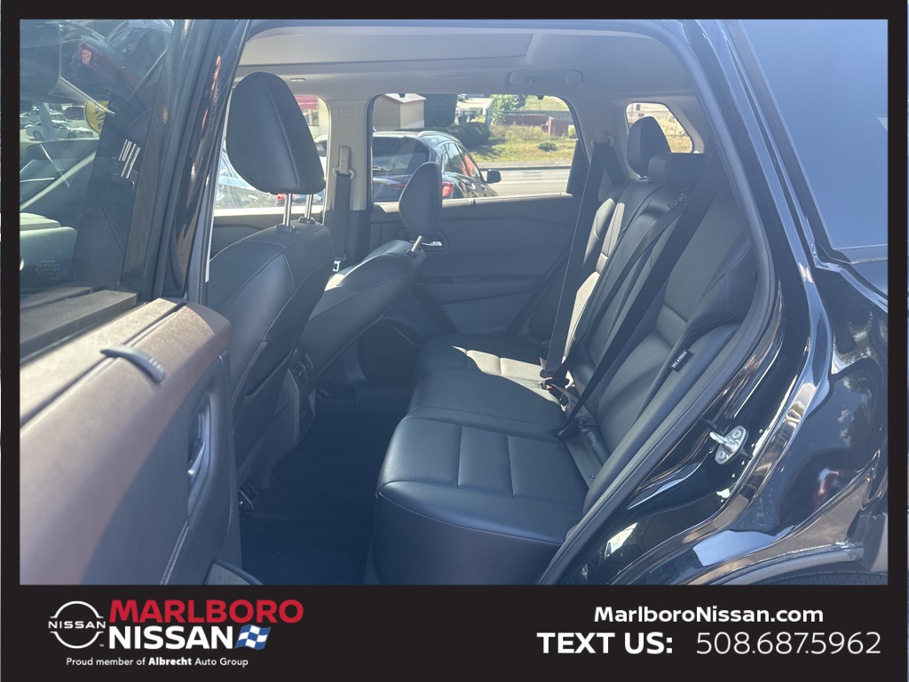 2022 Nissan Rogue SV photo 13