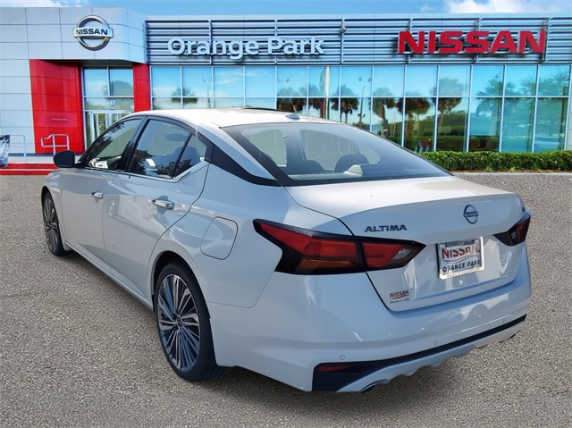 2025 Nissan Altima SL photo 3