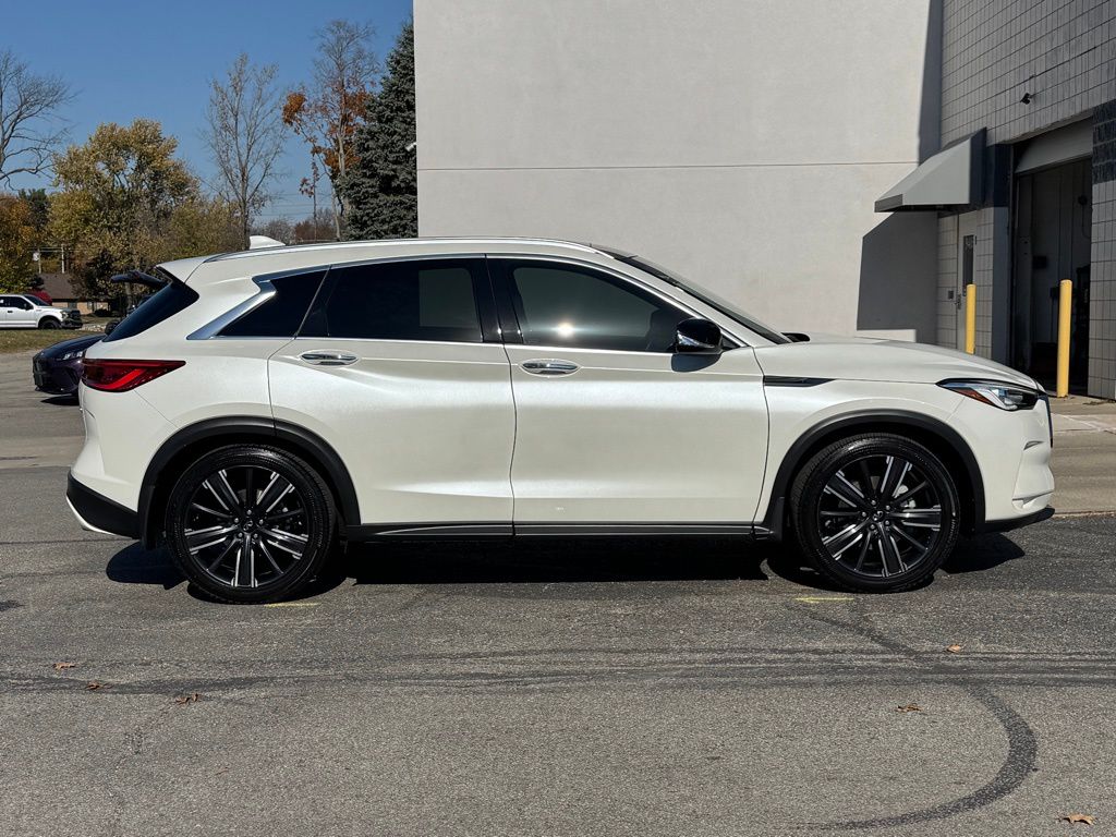 2021 Infiniti QX50 Luxe AWD photo 2