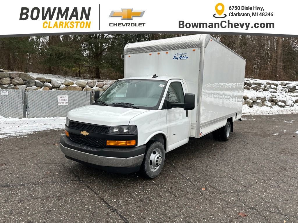 2025 Chevrolet Express Cutaway Base's photo