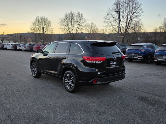 2019 Toyota Highlander LE photo 4