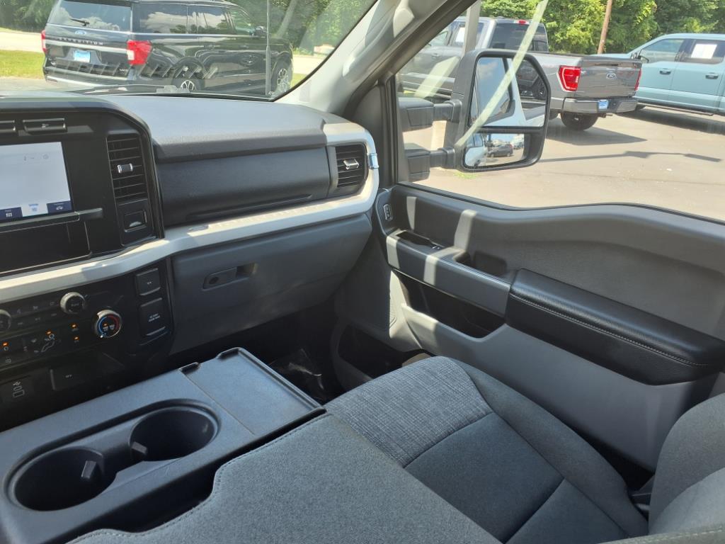 2024 Ford F-250 XLT photo 8