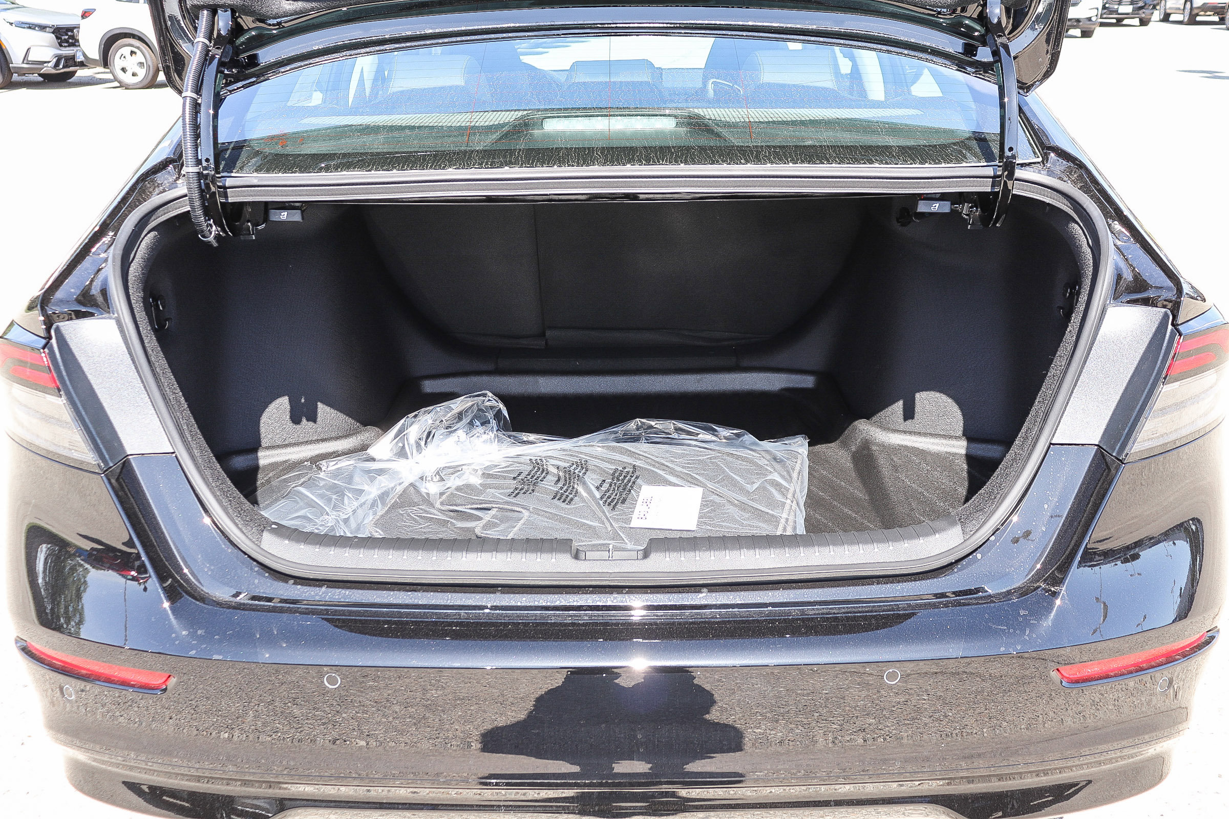 2025 Honda Accord Hybrid Touring photo 11