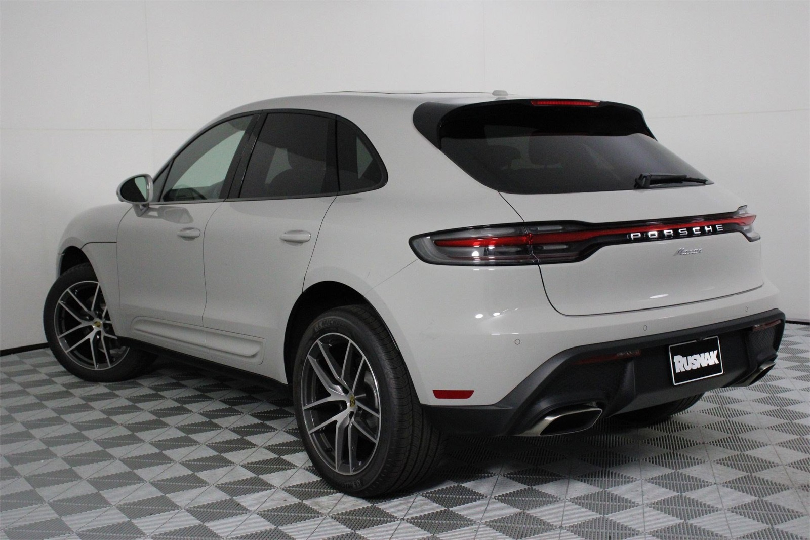 2026 Porsche Macan T photo 3