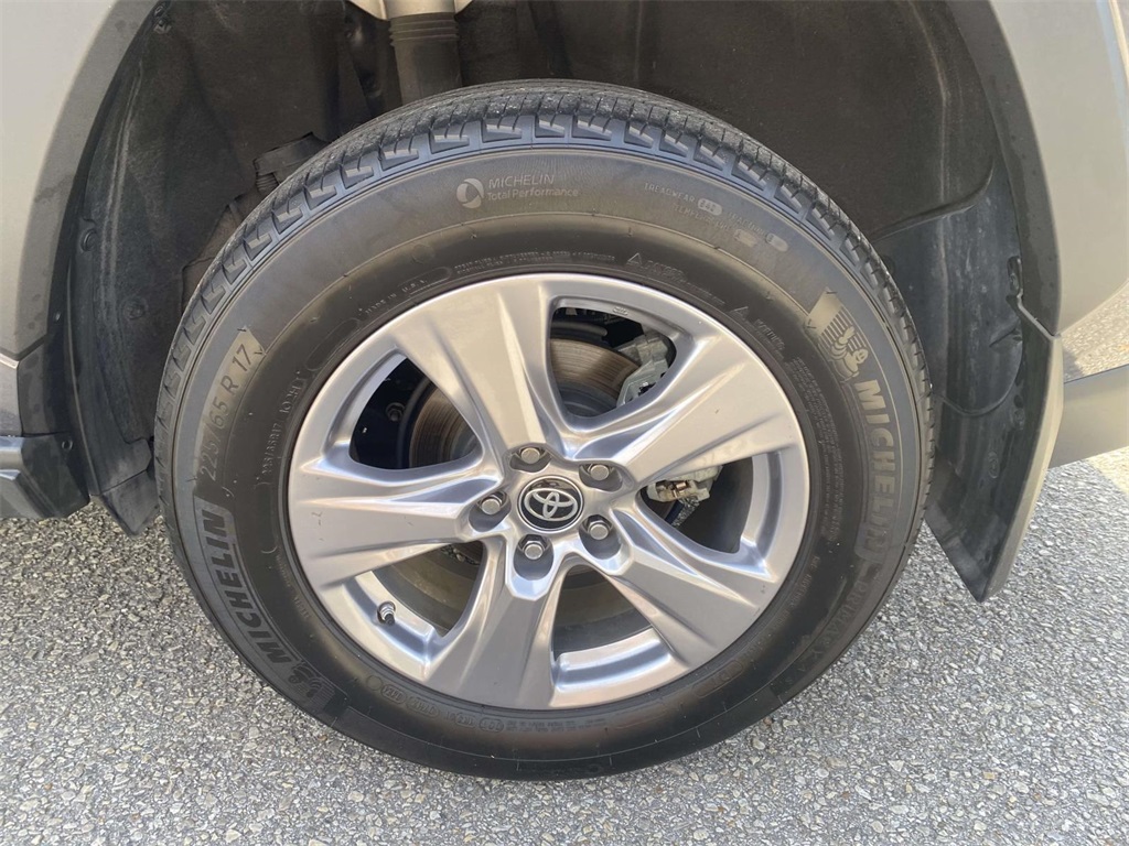 2024 Toyota RAV4 Hybrid LE photo 6