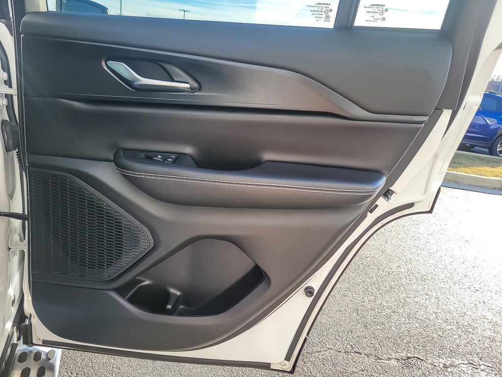 2023 JEEP GRAND CHEROKEE - Image 21