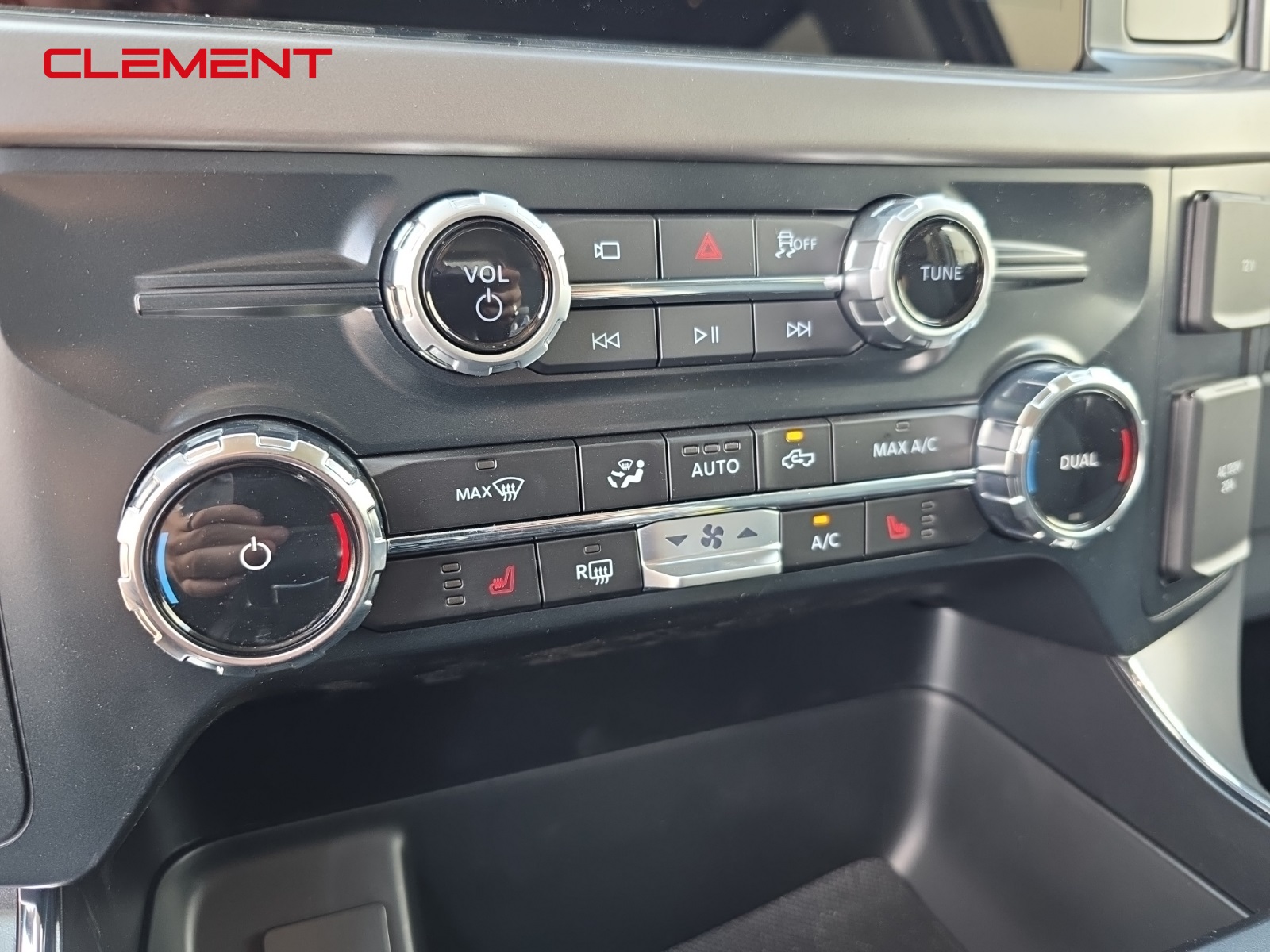 2025 Ford F-150 Lightning XLT photo 14
