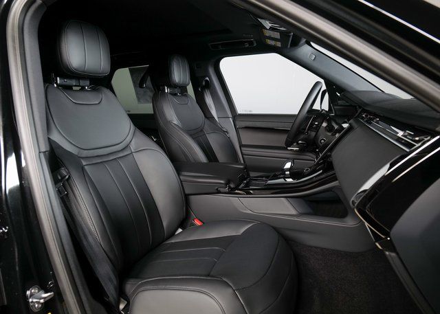 2025 Land Rover Range Rover Sport SE photo 3