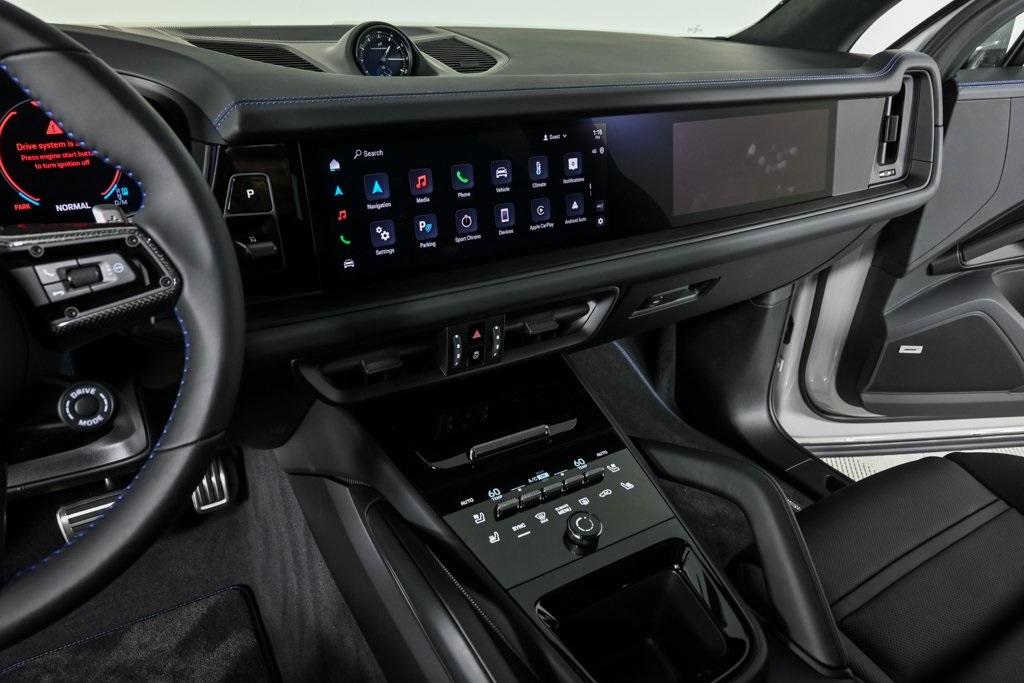 2025 Porsche Cayenne GTS photo 12