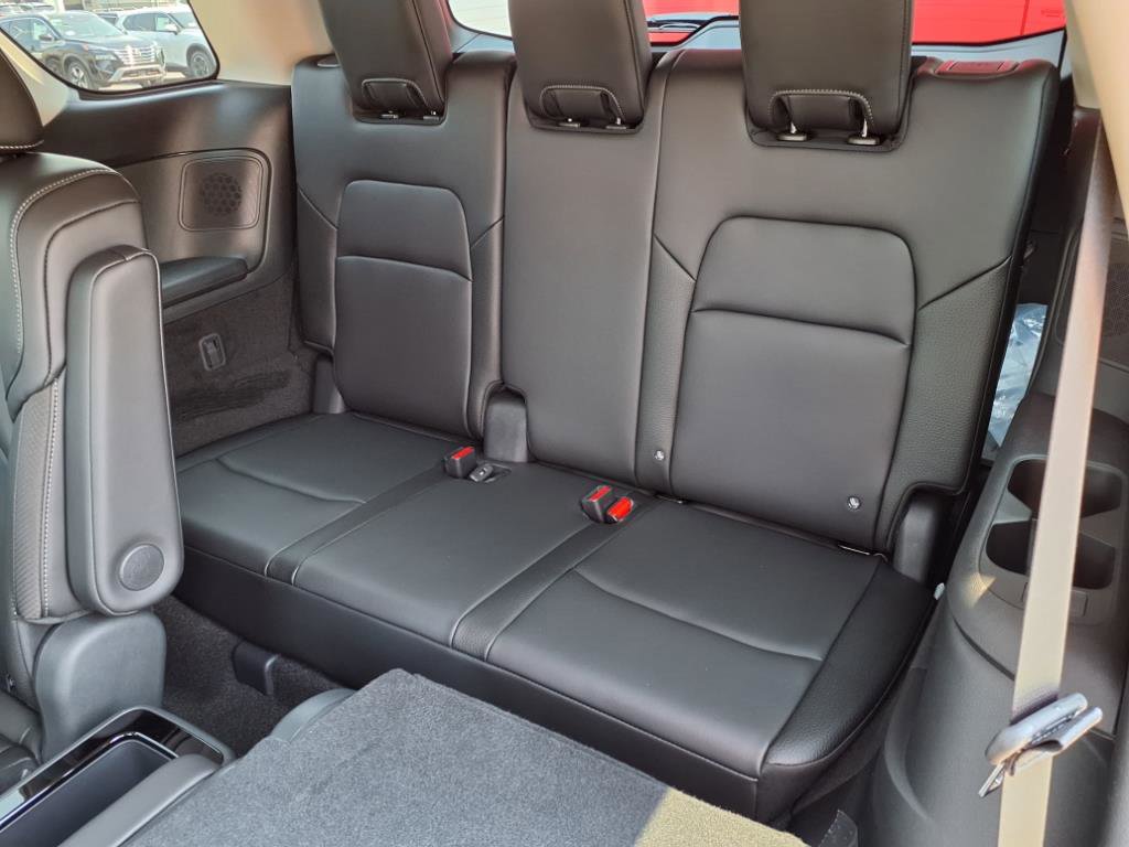 2025 Nissan Pathfinder SL photo 9