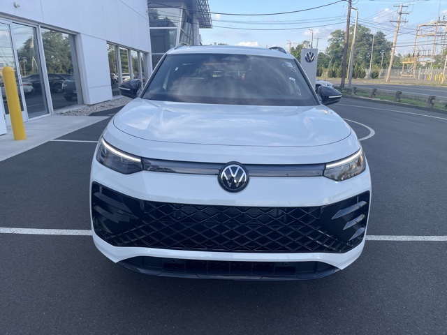 2025 Volkswagen Tiguan SE R-Line Black photo 2