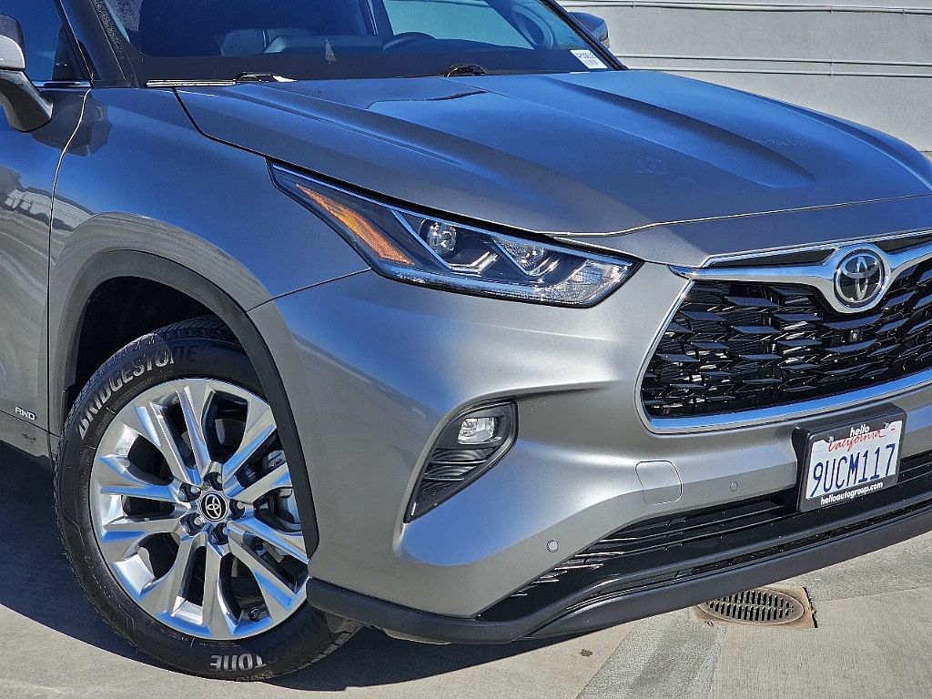 2025 Toyota Highlander Hybrid Limited photo 2