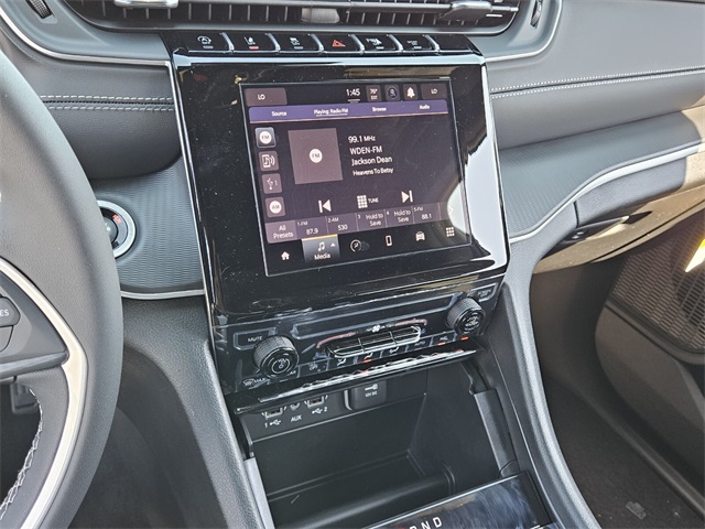 2025 Jeep Grand Cherokee Laredo Altitude photo 21