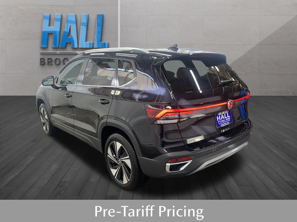 2025 Volkswagen Taos SE photo 3