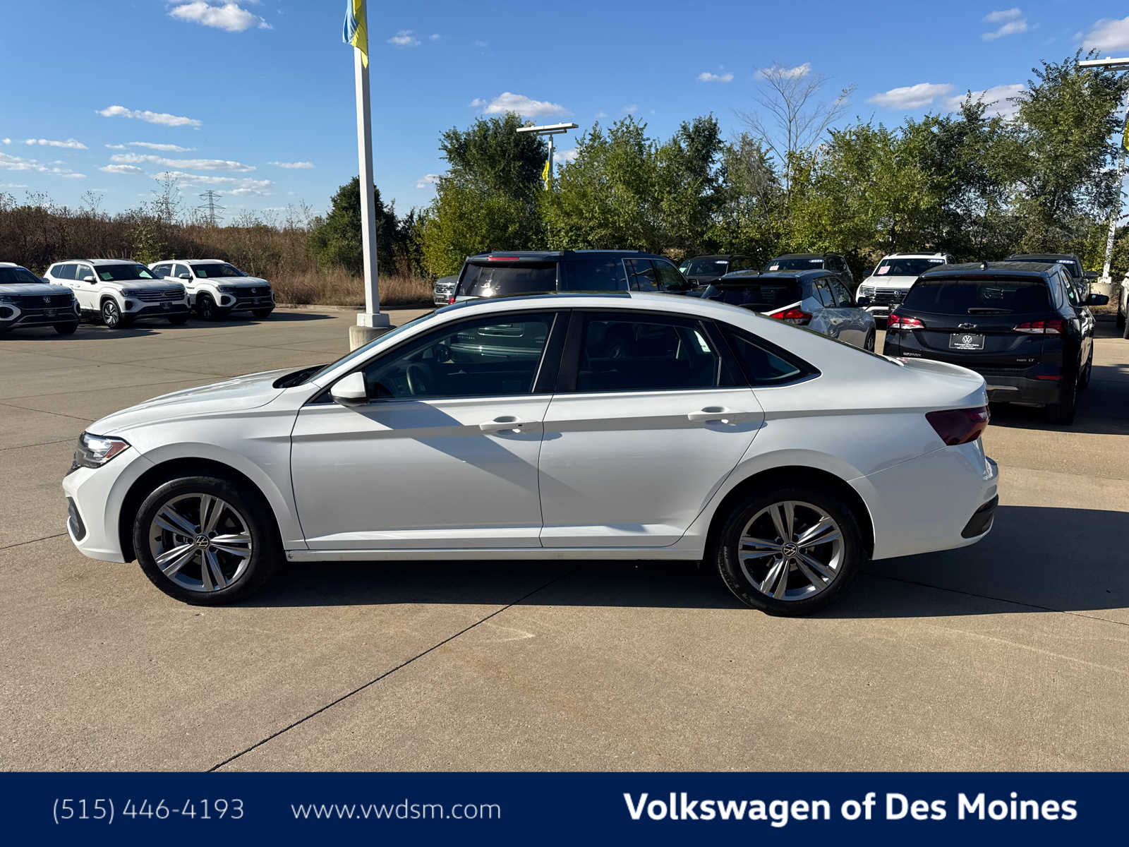 2023 Volkswagen Jetta SE photo 3