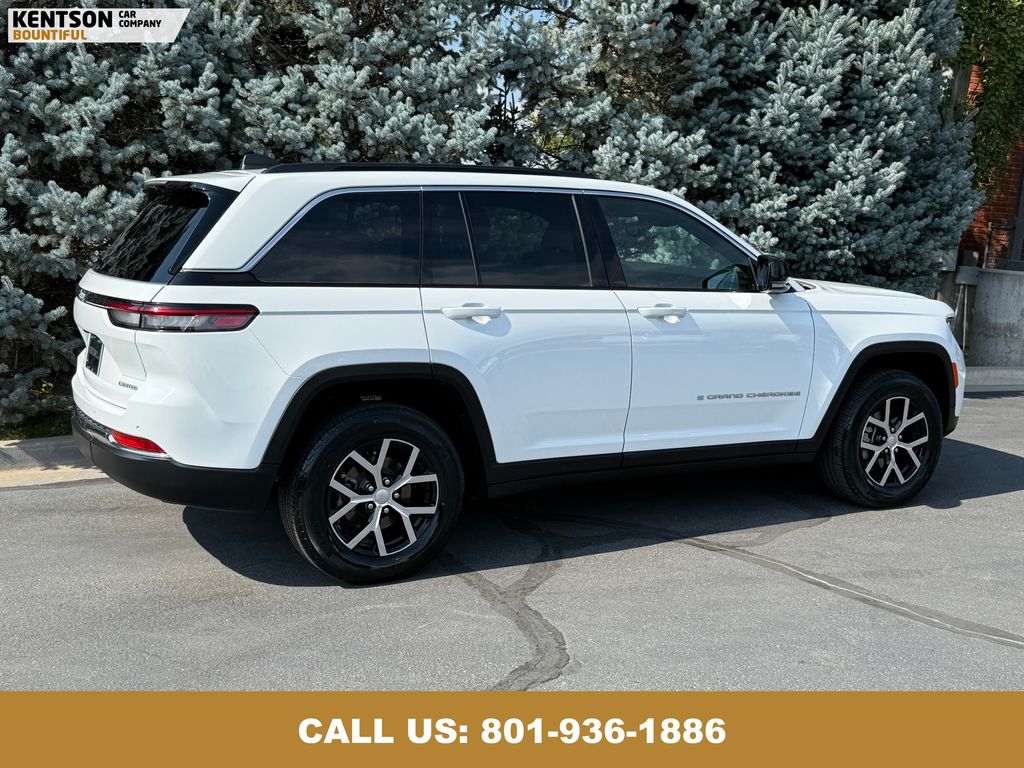 2024 Jeep Grand Cherokee Limited photo 7
