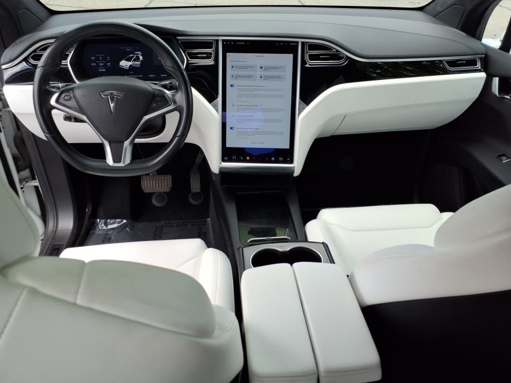 2018 Tesla Model X 75D photo 13