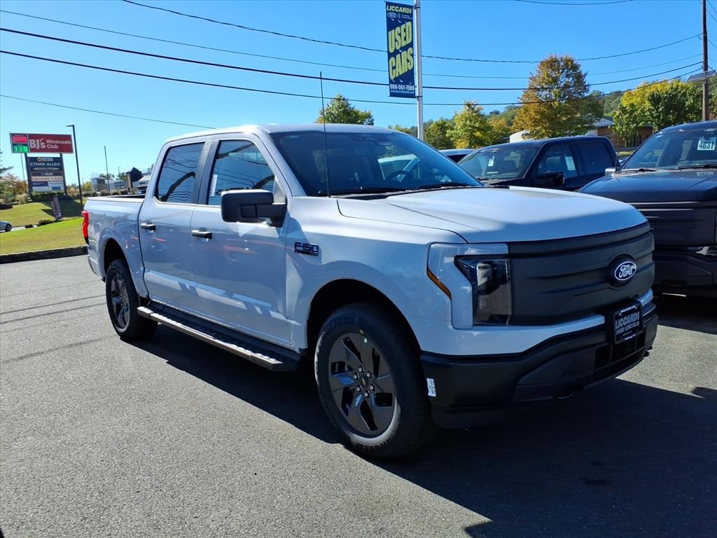 2025 Ford F-150 Lightning Pro's photo