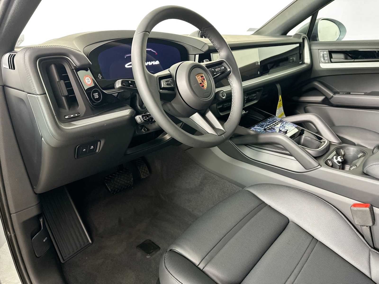 2025 Porsche Cayenne Coupe photo 3