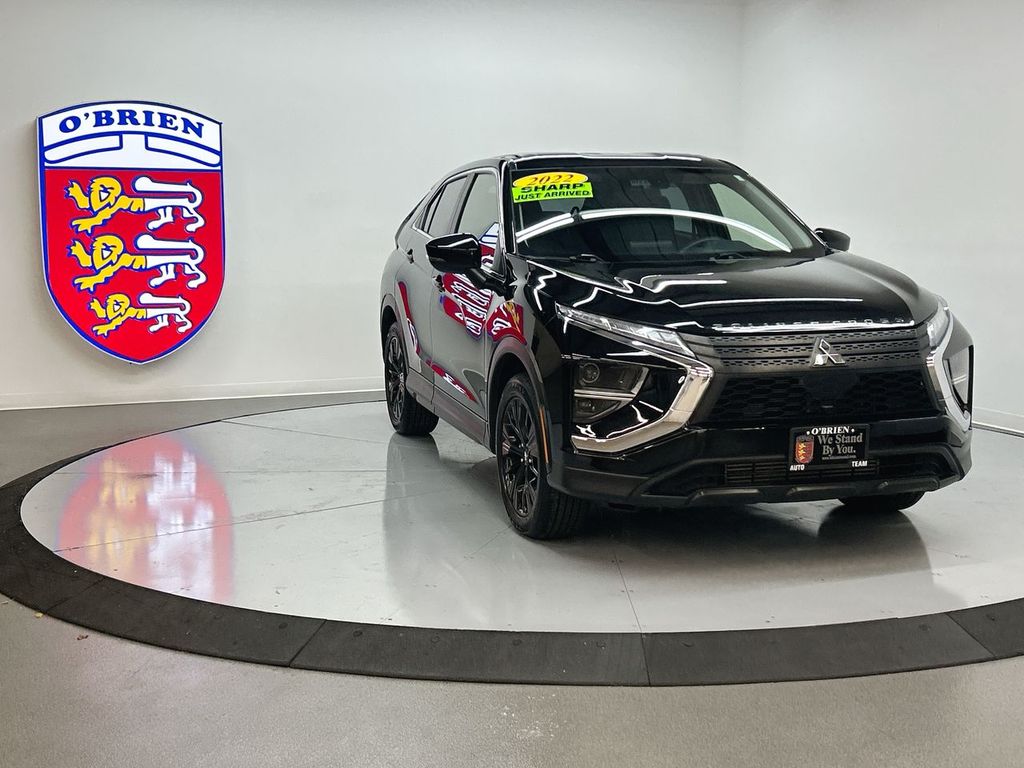 2022 Mitsubishi Eclipse Cross LE's photo
