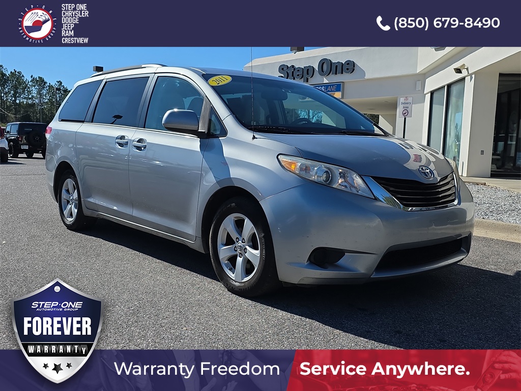 2011 Toyota Sienna LE's photo