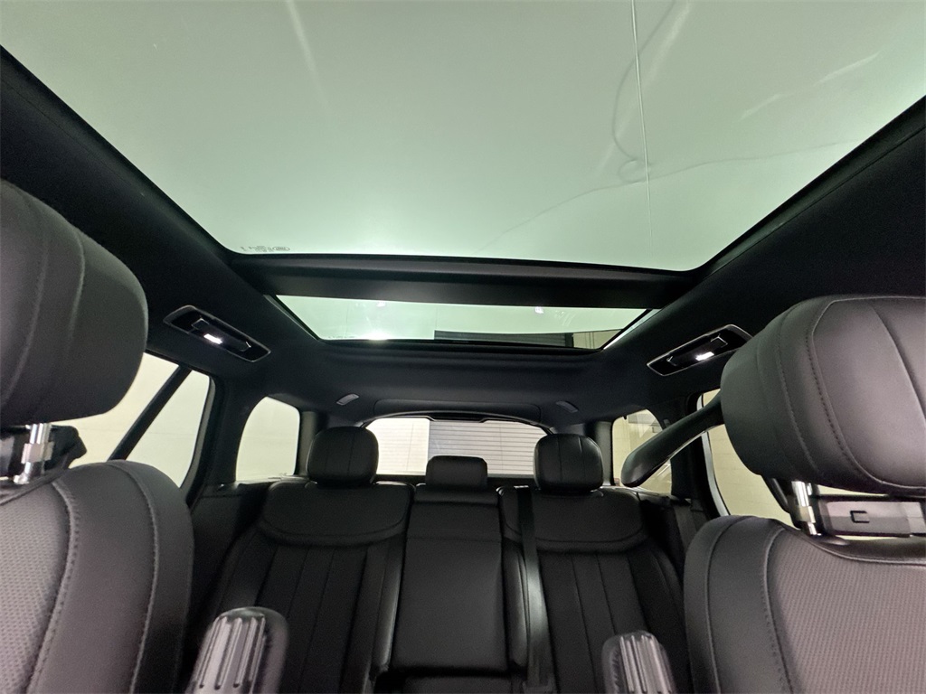 2025 Land Rover Range Rover SE photo 16