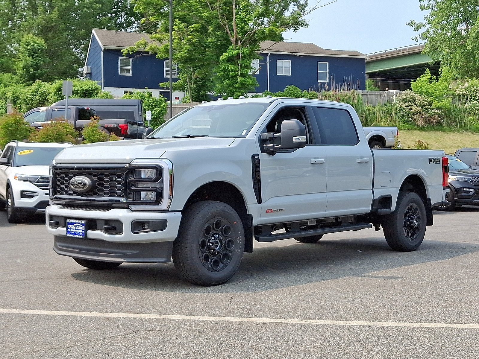 2025 Ford F-350 XLT photo 2
