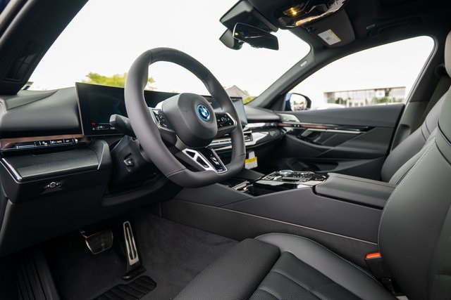 2026 Bmw 550e xDrive photo 4