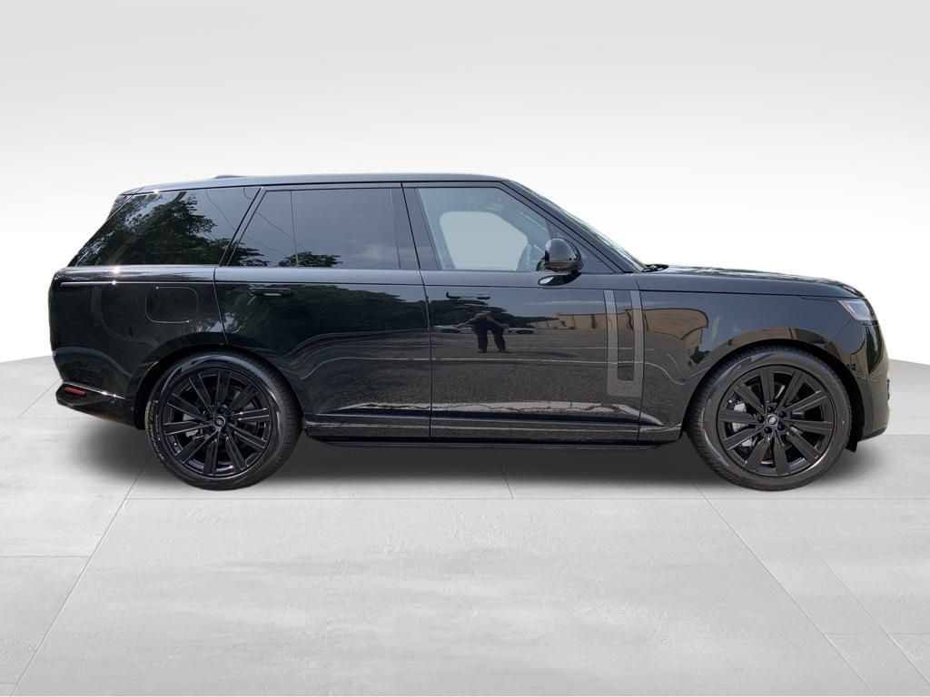 2025 Land Rover Range Rover SE photo 4