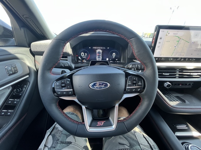 2025 Ford Explorer ST photo 9