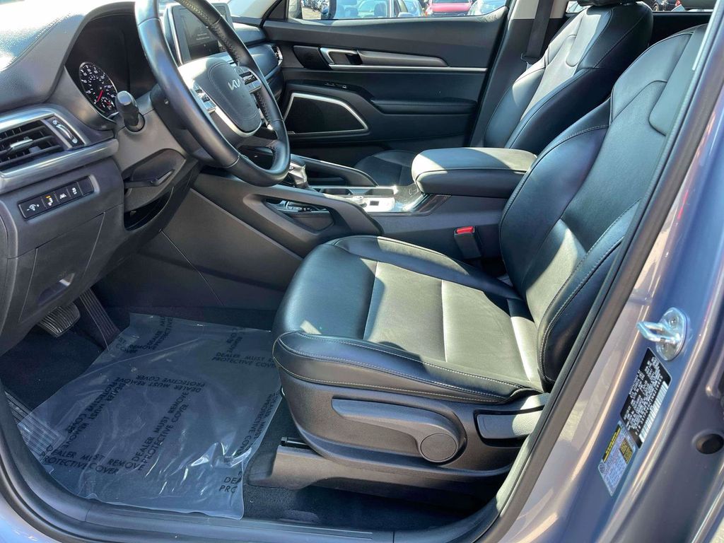 2022 Kia Telluride LX photo 15