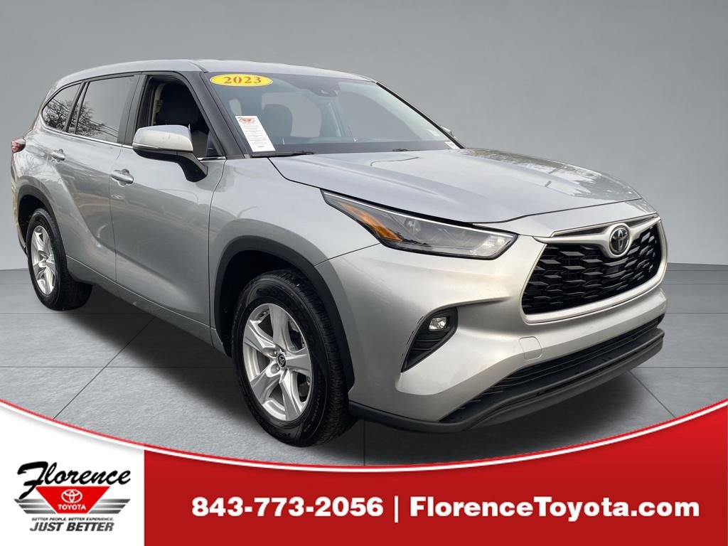 2023 Toyota Highlander LE's photo