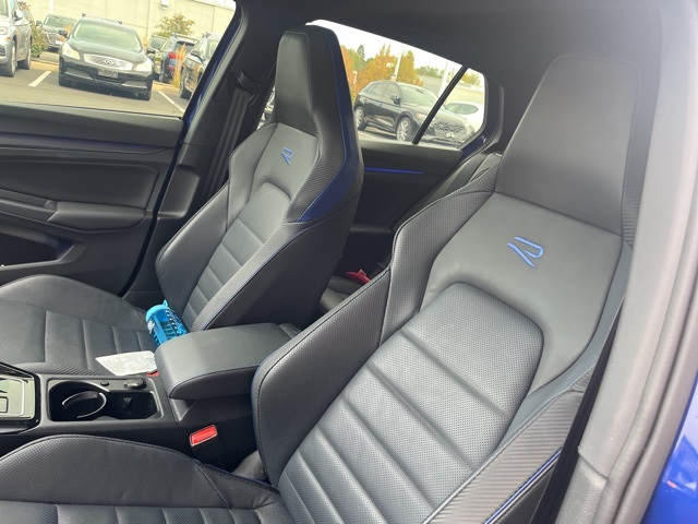 2024 Volkswagen Golf R TSI photo 9