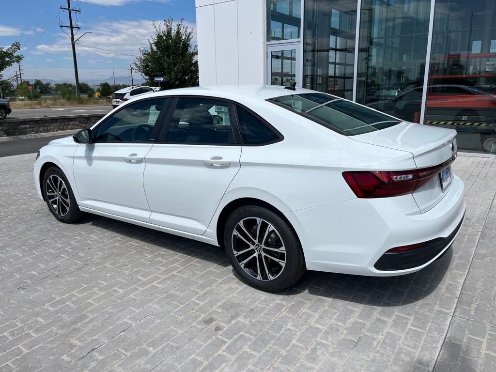 2025 Volkswagen Jetta 1.5T Sport photo 3