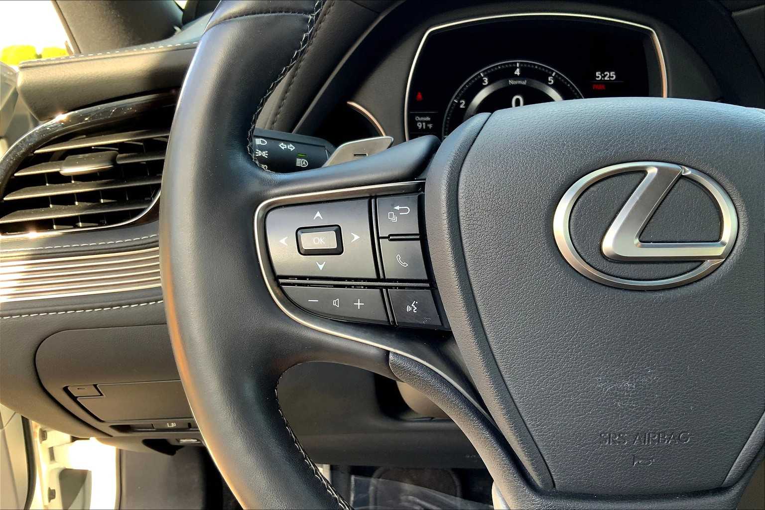 2022 Lexus LS 500 photo 21