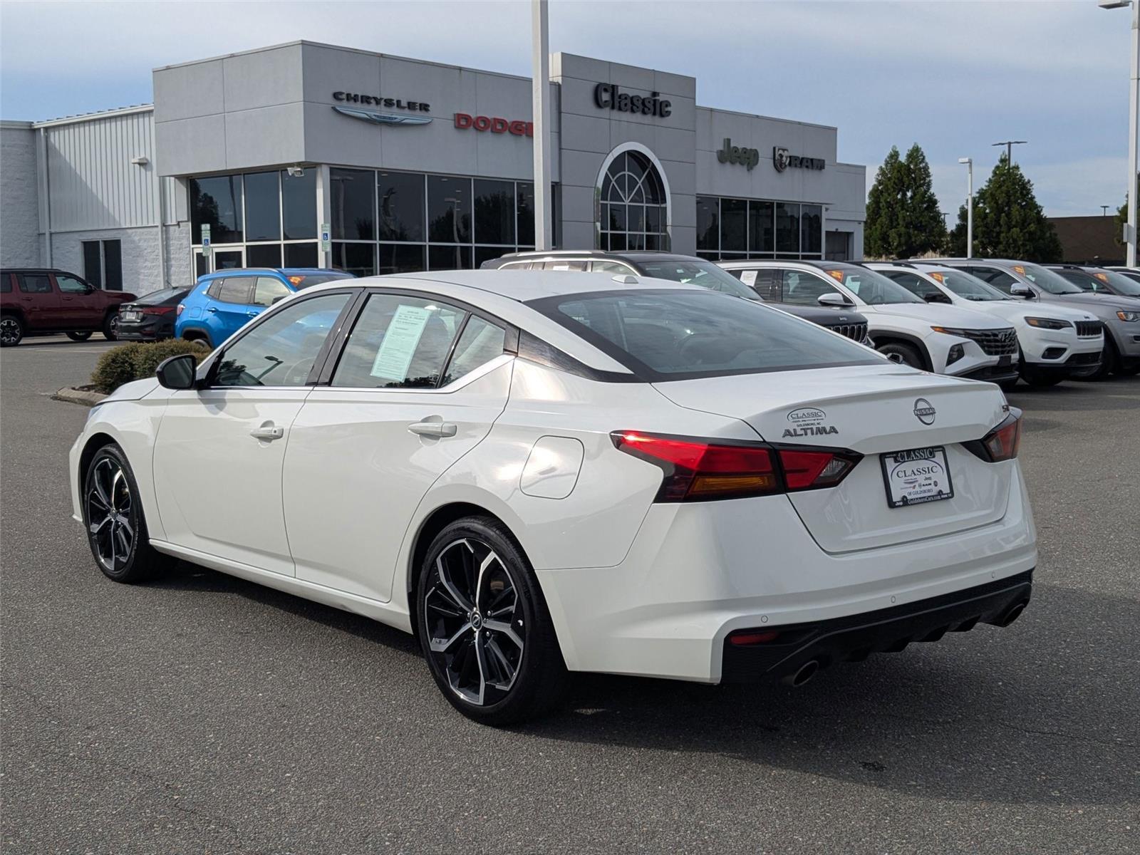 2024 Nissan Altima 2.5 SR photo 7