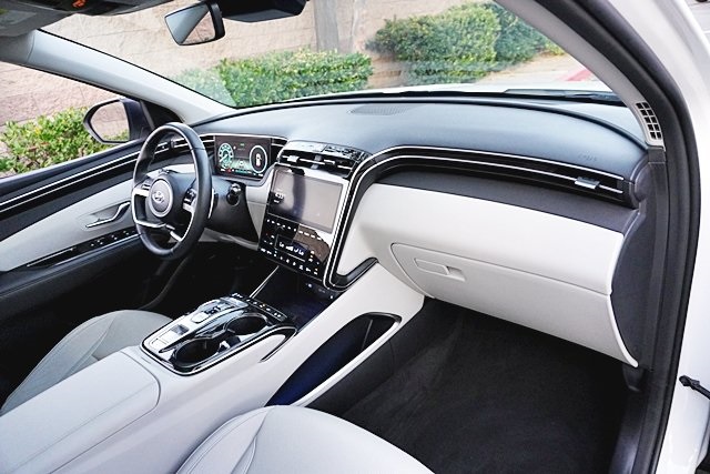 Used 2022 White Hyundai Limited image 9