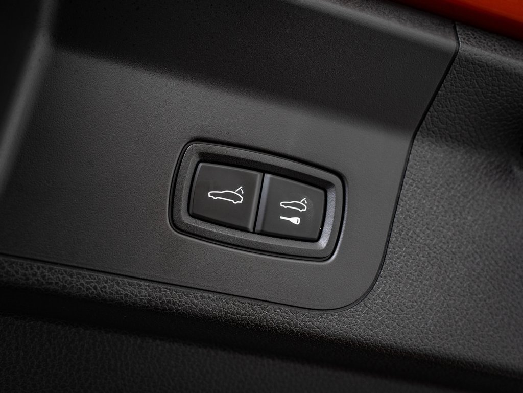 2022 Porsche Panamera 4S Executive photo 17